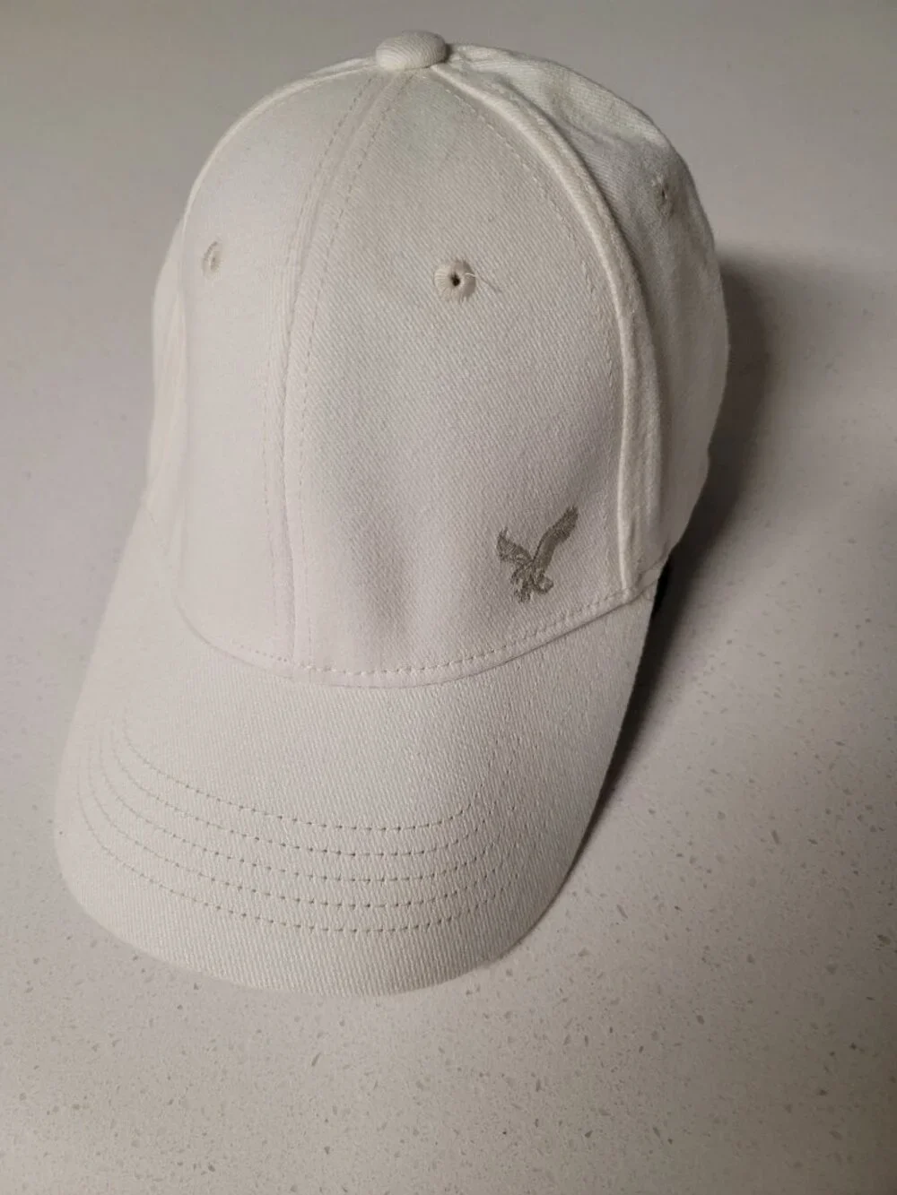 American Eagle White Gray Hat Eagle Logo On Front & Back Nu-Fit Size S/M NWT